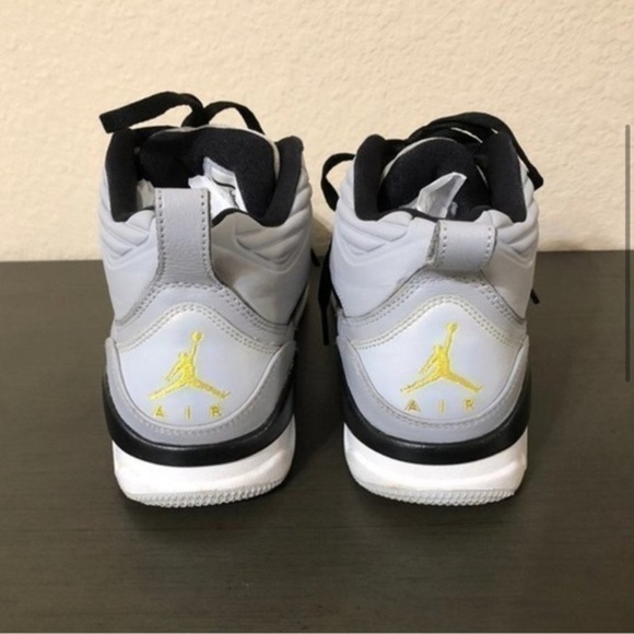 Air Jordan Flight 9.5 Basketball Sneaker